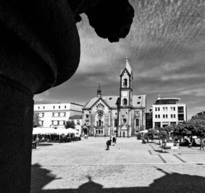 Rynek w Tarnowskich Górach w czerni i bieli