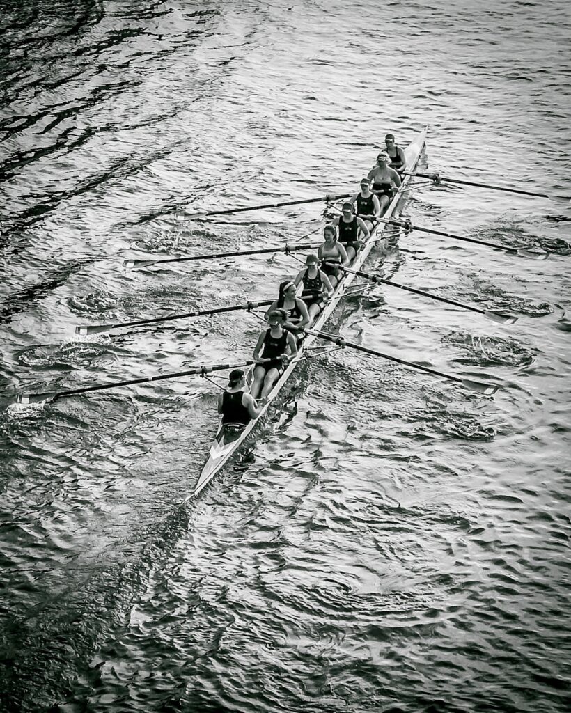 Osiem dam i on sam